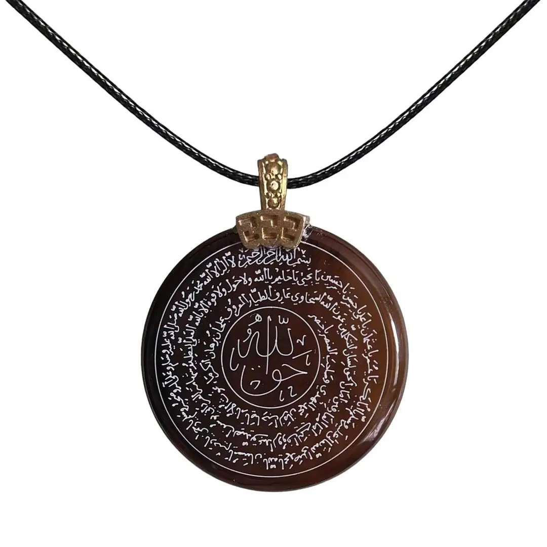 Hakkan-i Mührü Ve Nal-ı Şerif Yazılı Siyah Geçişli Akik Taşı Kolye