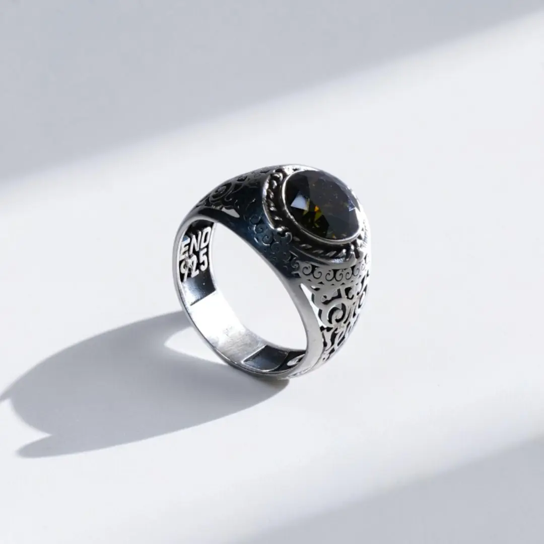 Füme Moissanite (Monzait) Taşlı Kalemkar İşçilikli Gümüş Yüzük